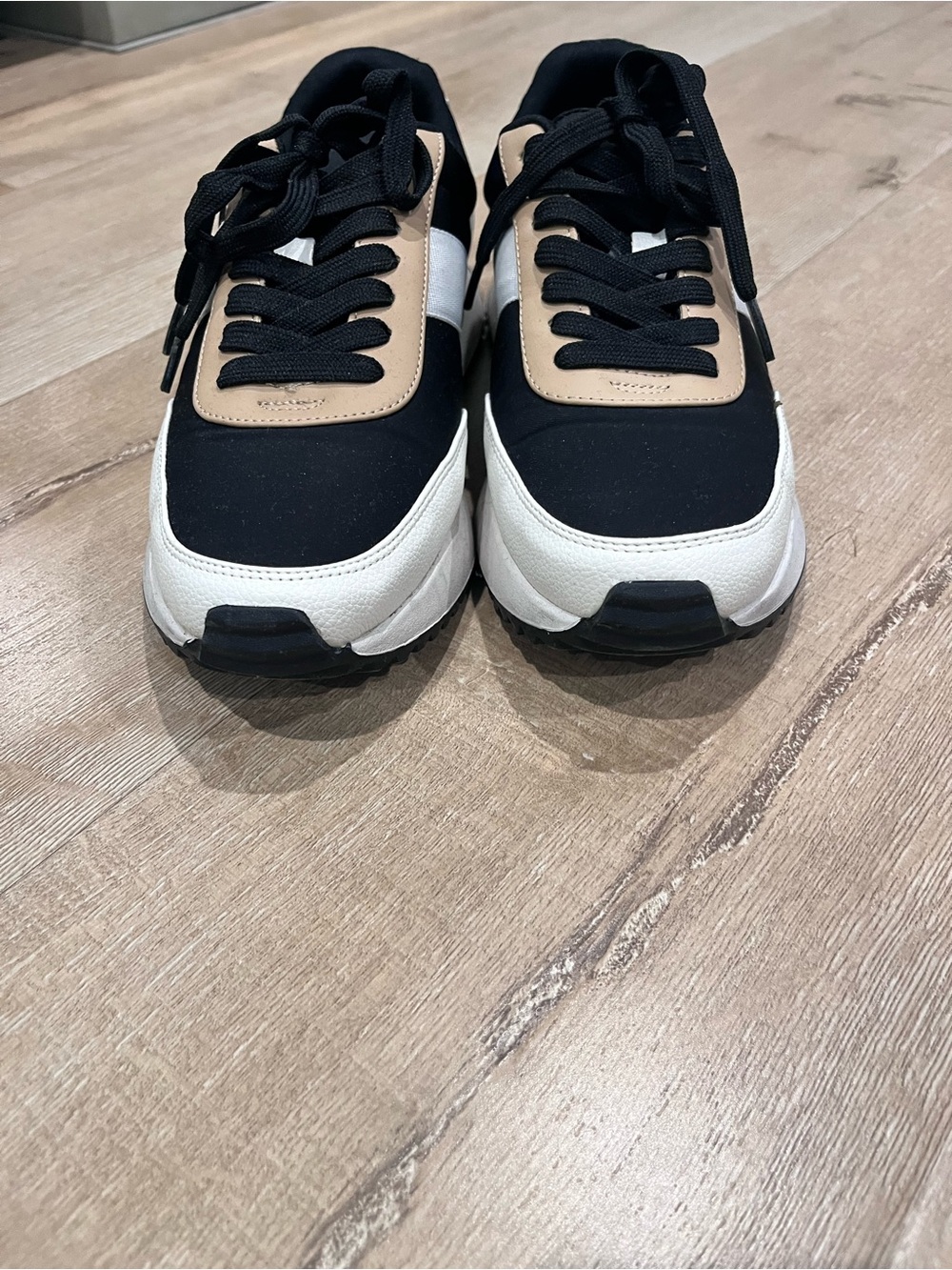 Womens Black and Tan Casual Sneakers - Lightweight Everyday Shoes